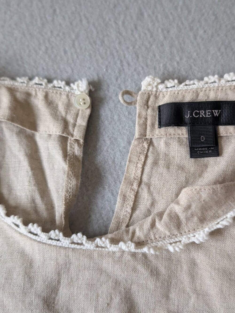 J.Crew 100% Linen Pom Pom Fringe Blouse Top Size 0 Beige Shell Button Boho Luxe - Picture 5 of 10
